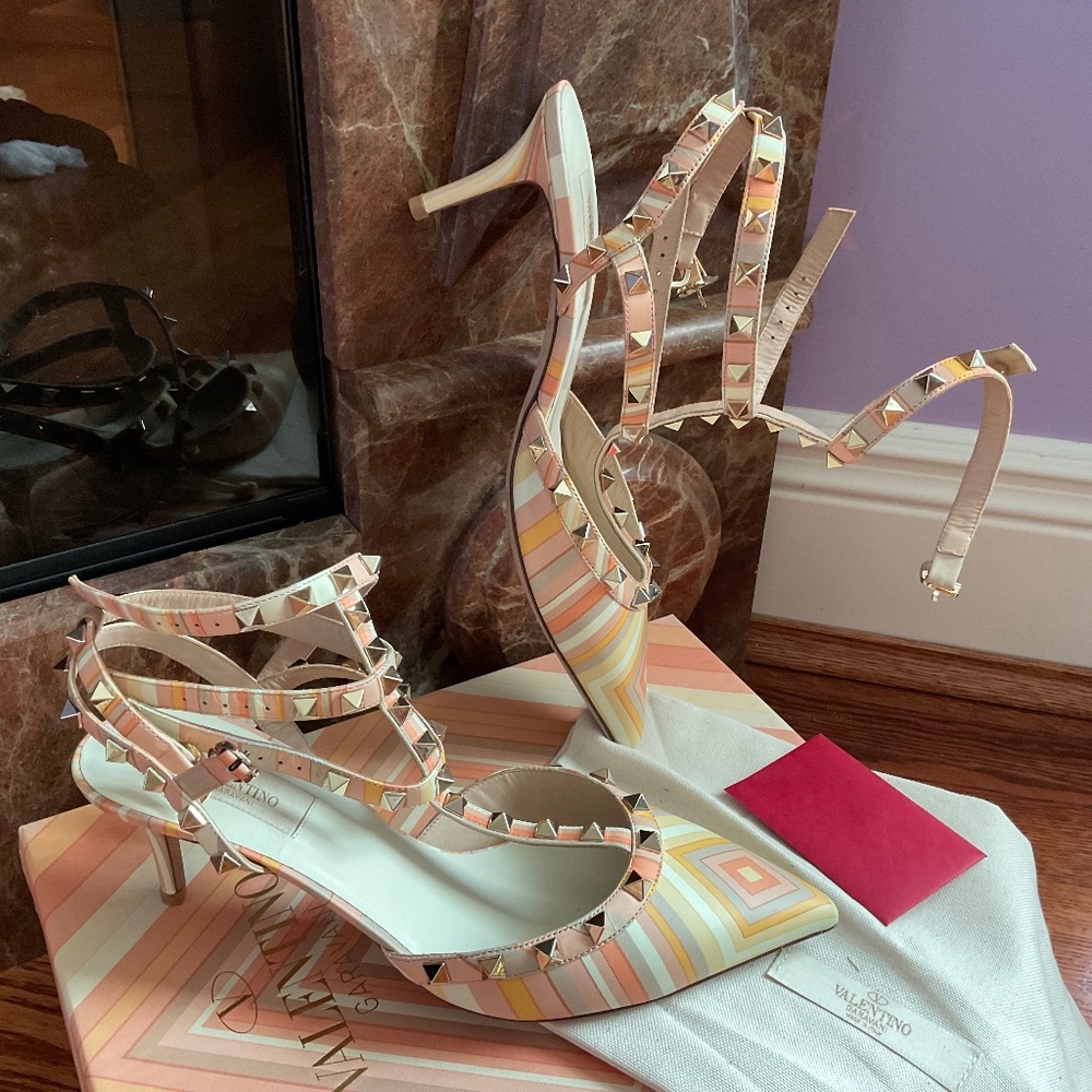VALENTINO GARAVANI NIB Rockstud Native Stripe Ankle Strap Kitten Heels Pumps !!!